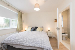 2BR-Sleeps4-Parking-NearCork-6mintoAirport